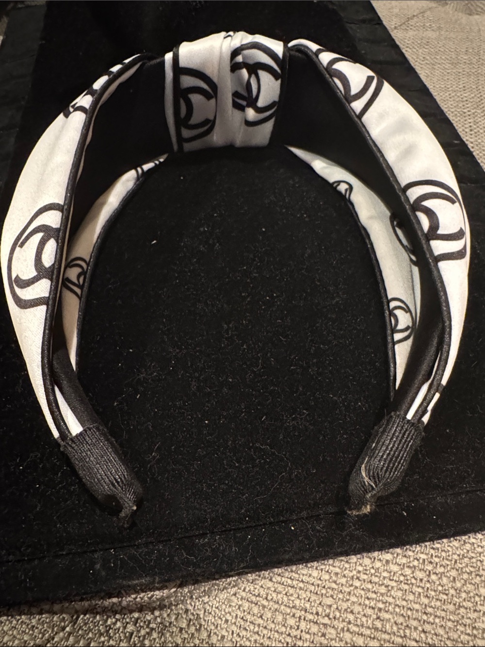 Chanel Black and White Headband - Picture 3 of 7